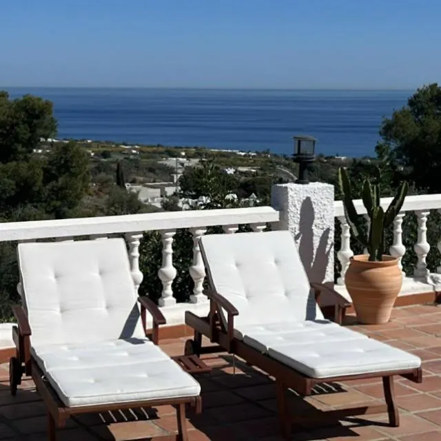 Andalusian Villa With Heated Pool Nerja