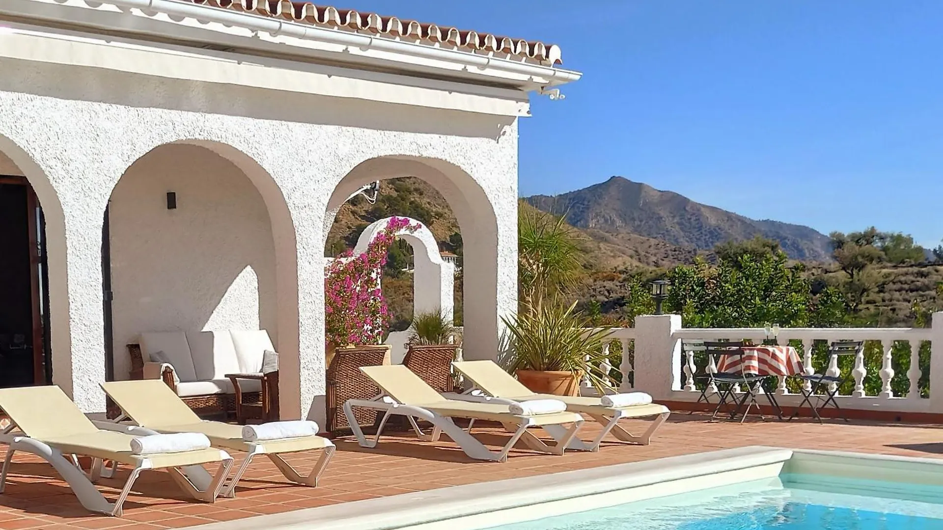 Andalusian Villa With Heated Pool Nerja