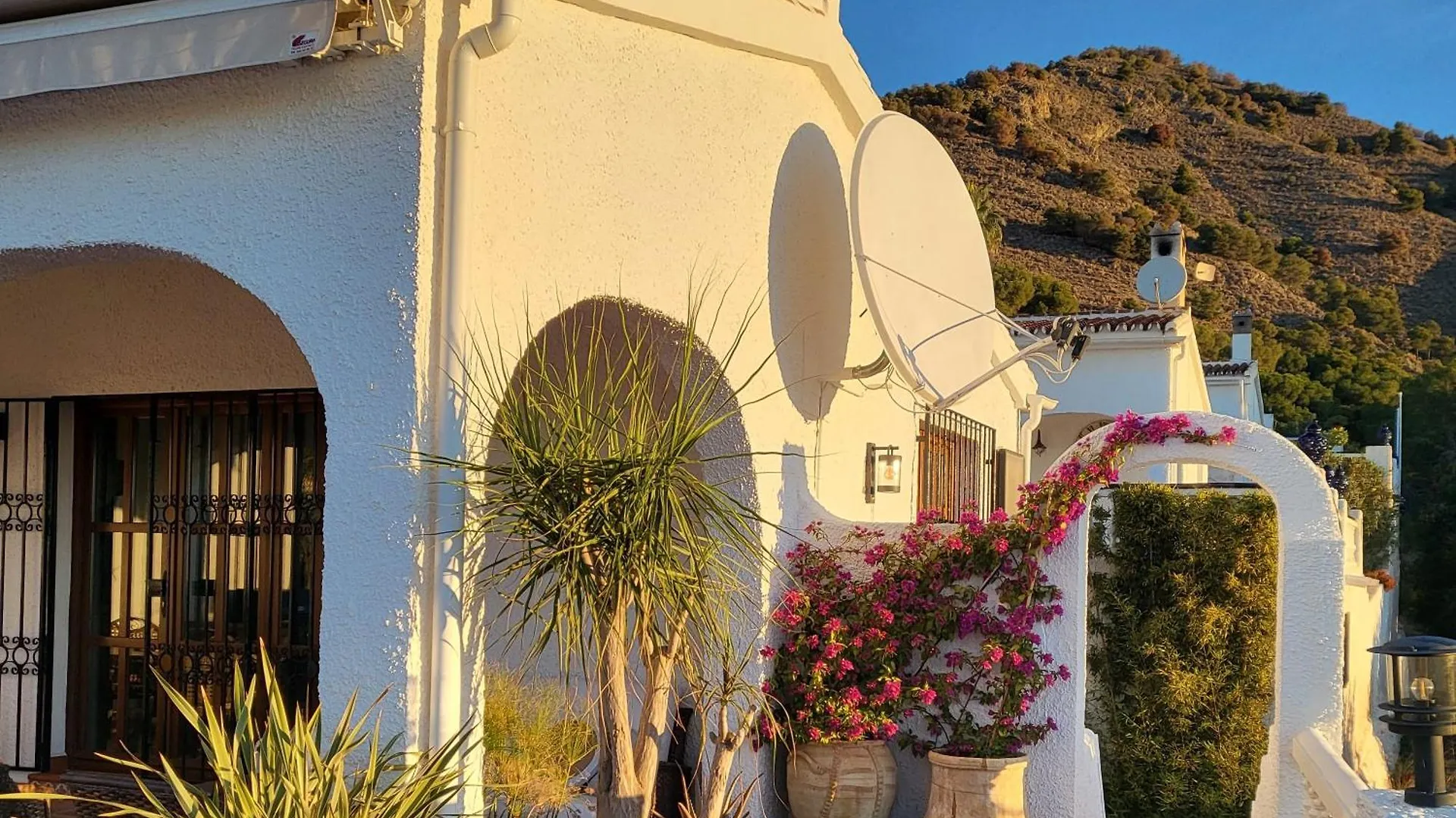 Andalusian Villa With Heated Pool Nerja